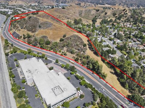 The full sweep along Agoura Road